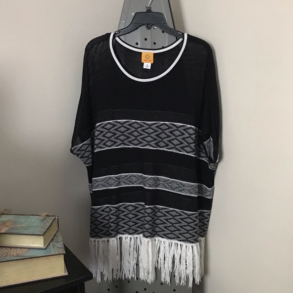 🌸3/$20 Ruby Rd Black & White Tunic Size Medium - Picture 1 of 6